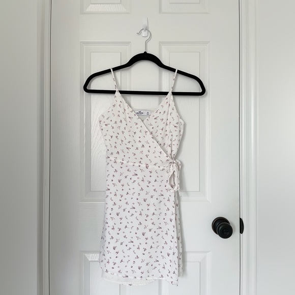 Hollister Wrap Floral Dress - Picture 2 of 5
